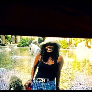 Meet your Posher, Mia